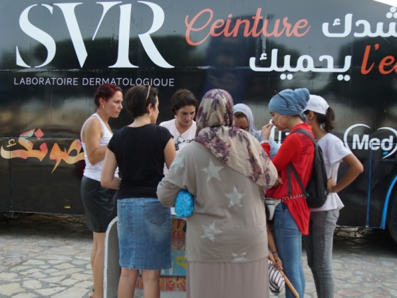 إلي يحبك يصونك،  وعلى خاطر بشرتك تهمنا بالتعاون مع Med.tn و les laboratoires SVR تنظم Radio IFM قافلة صحية تحت شعار ال ceinture تشّدك و ال écran يحميك