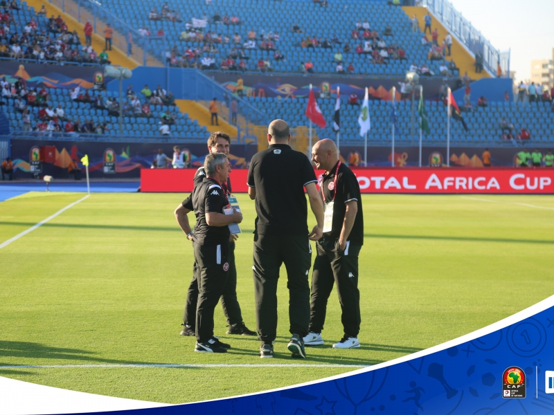 نسور قرطاج في جولة بملعب السويس قبل المباراة الافتتاحية ضد أنغولا