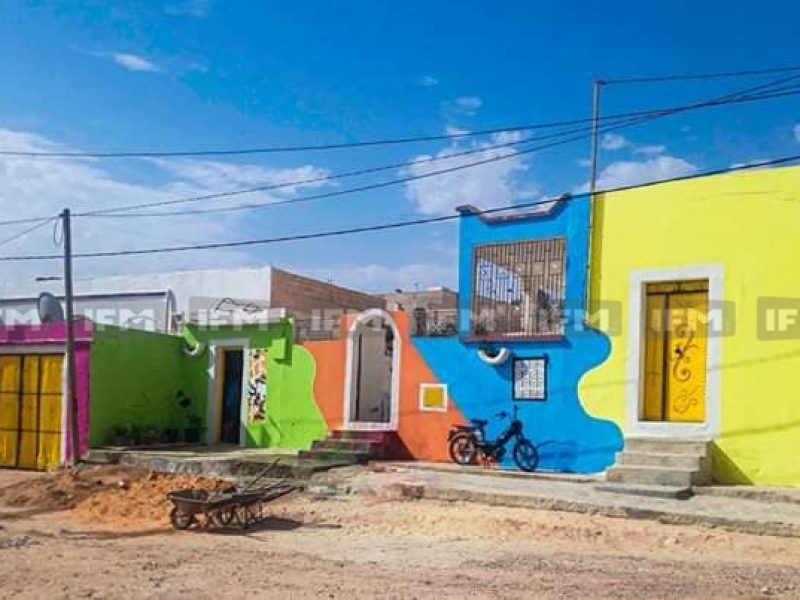 مدنين: فنان تشكيلي يحول حيه إلى لوحة فنية