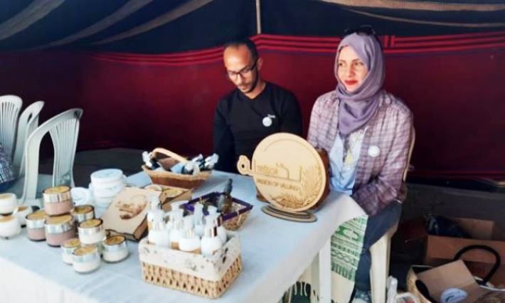 توزر: شبان نجحوا في استخراج زيوت ومواد تجميل من نوى التمر 