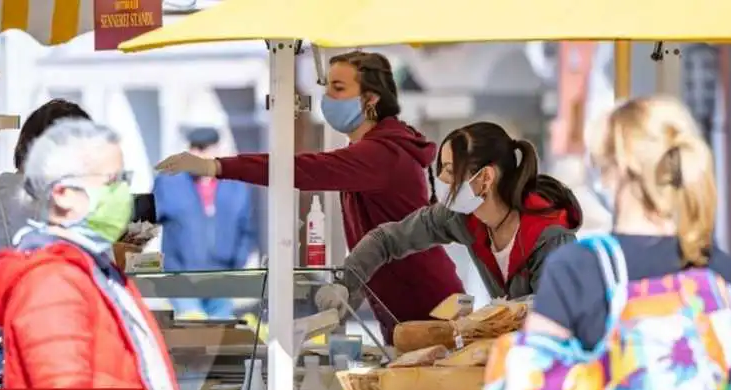النمسا تُعيد فتح بعض المحلات التجارية وتخفف إجراءات الإغلاق العام