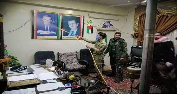تعقيم صورة حافظ الأسد خوفاً من كورونا