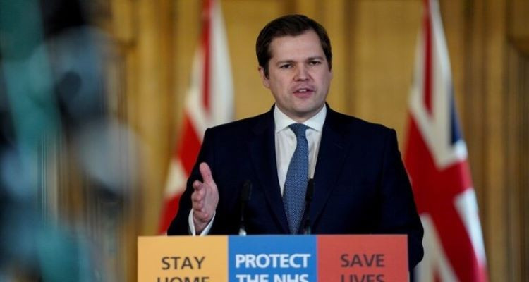 وزير بريطاني يخرق إجراءات الإغلاق العام لزيارة والديه