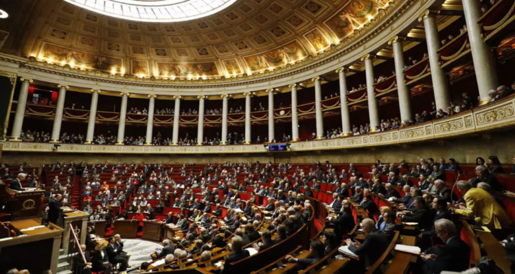 17 نائب ينشقون عن حزب ماكرون ويفقدوه الأغلبية المطلقة