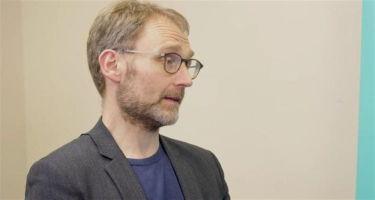 استقالة مستشار الحكومة البريطانية بعد خرقه قواعد التباعد الاجتماعي