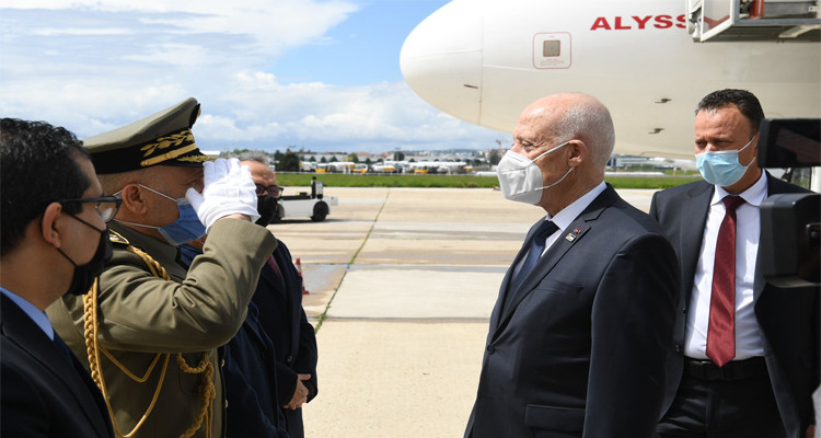 رئيس الجمهورية يصل إلى باريس