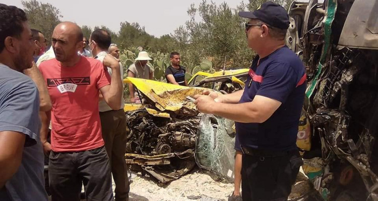 قصور الساف : 5 قتلى في حادث اصطدام شاحنة وسيارة تاكسي