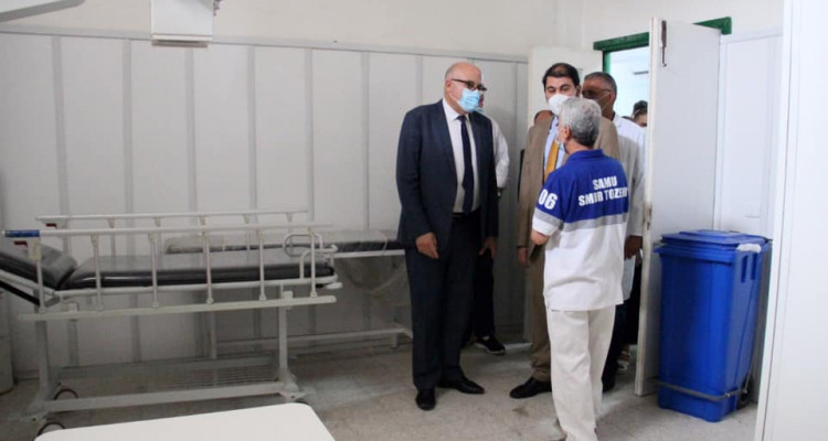 وزير الصحة يعلن دعم ولاية توزر بـ8 سيارات اسعاف