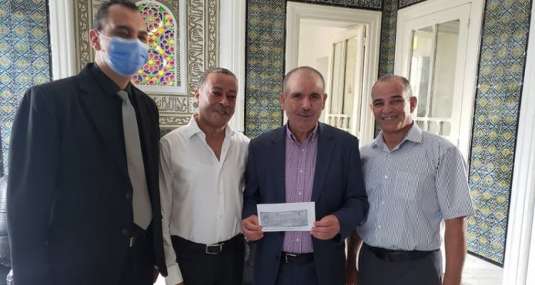 نقابة البنك الفلاحي تمنح اتحاد الشغل335 الف دينار لشراء مستلزمات الاكسجين