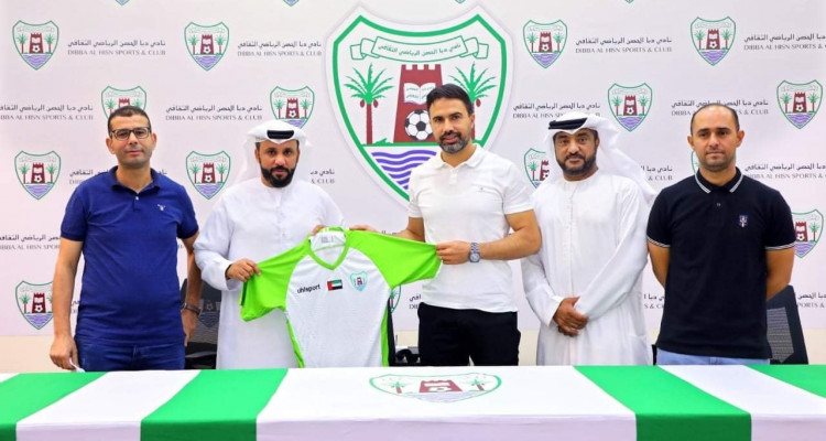 نادي دبا الحصن الرياضي الإماراتي يقدم المدرب التونسي عثمان النجّار