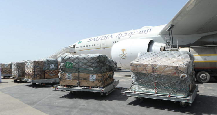 طائرة سعودية محمّلة بدفعة جديدة من المستلزمات الطبية تصل تونس