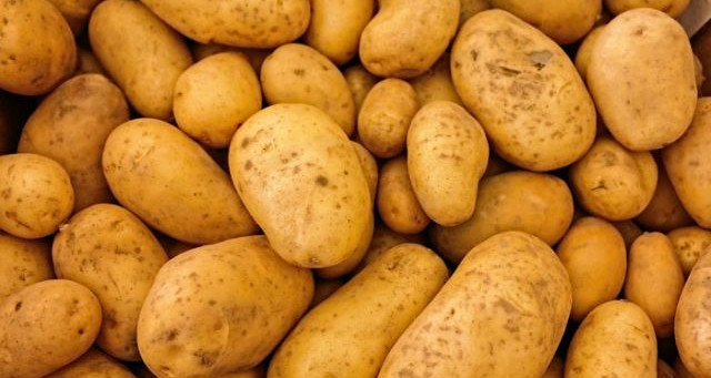 القصرين : حجز 40 طن من البطاطا داخل مستودع  بسبيبة