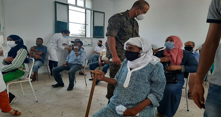 بومهل: مسنة تبلغ من العمر 109 سنة تتلقى التلقيح