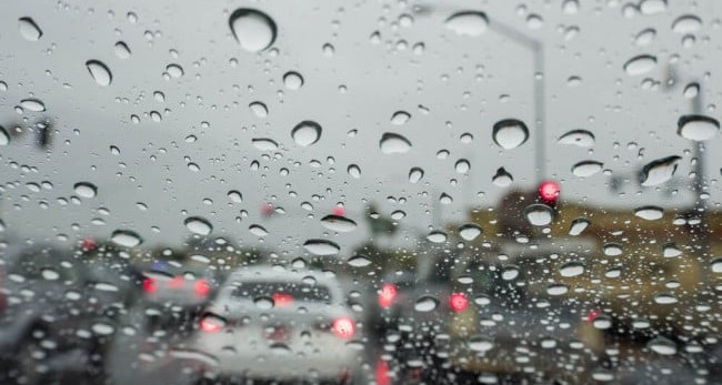 طقس اليوم: انخفاض في درجات الحرارة وأمطار غزيرة بهذه المناطق