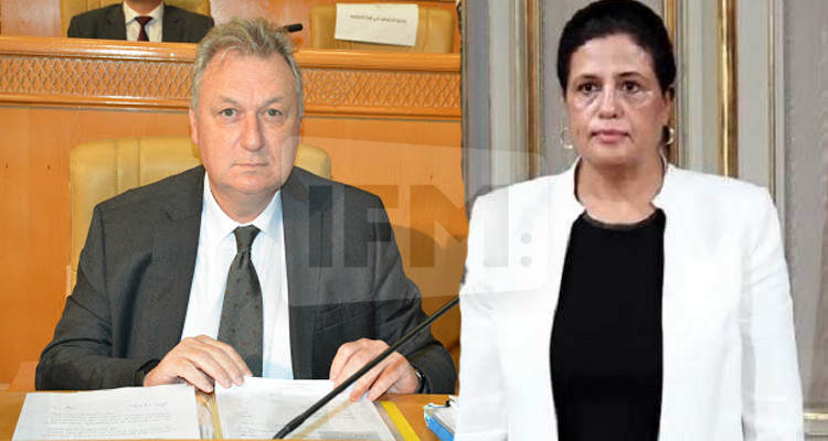 علي الكعلي يسلم  ملفات وزارة المالية لسهام بوغديري