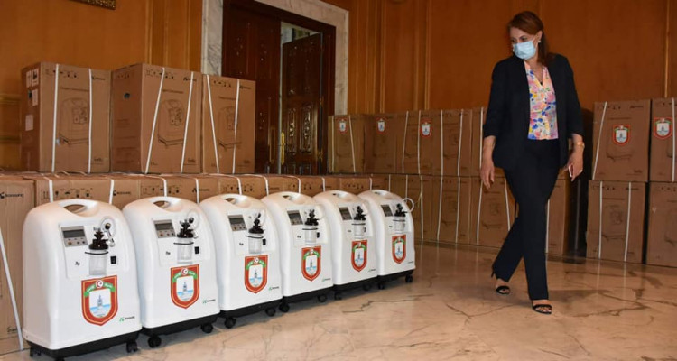 بلدية تونس تسلّم وزارة الصحة 100 مكثف أكسيجين