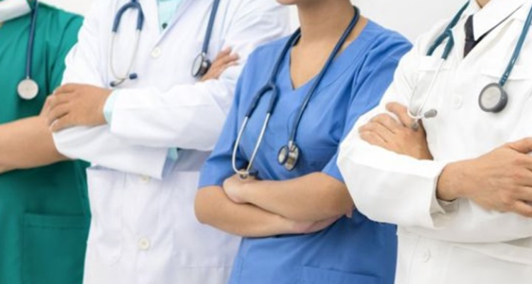 وزارة  الصحة تفتح مناظرتين لإنتداب أطباء