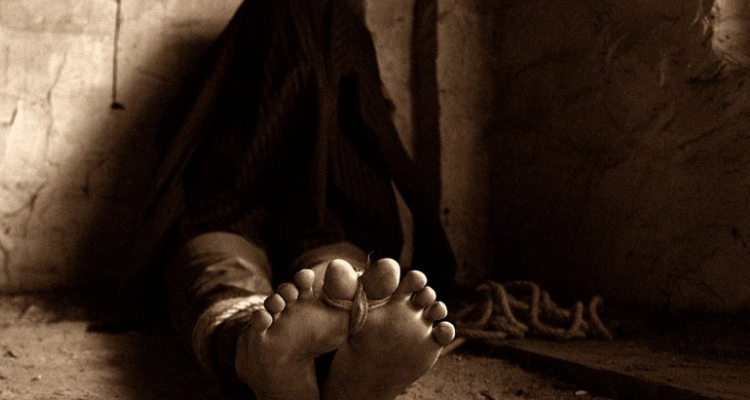 جمّال: 5 أشخاص يحتجزون شابا ويطالبون والده بفدية