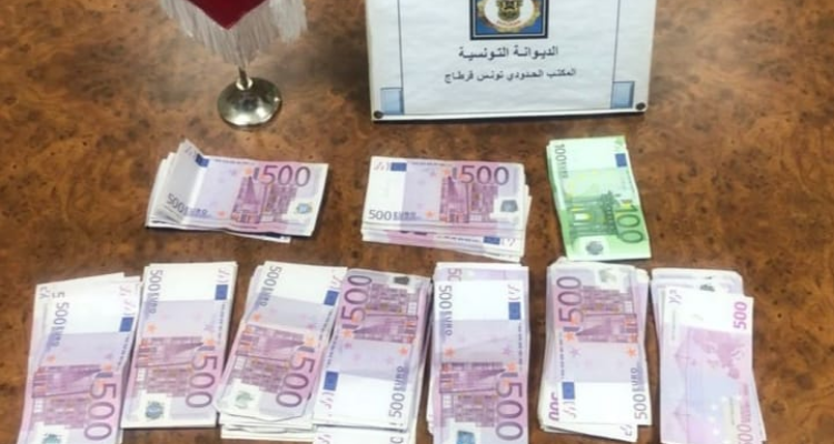 مطار تونس قرطاج: حجز 111 ألف أورو بحوزة مسافر أجنبي