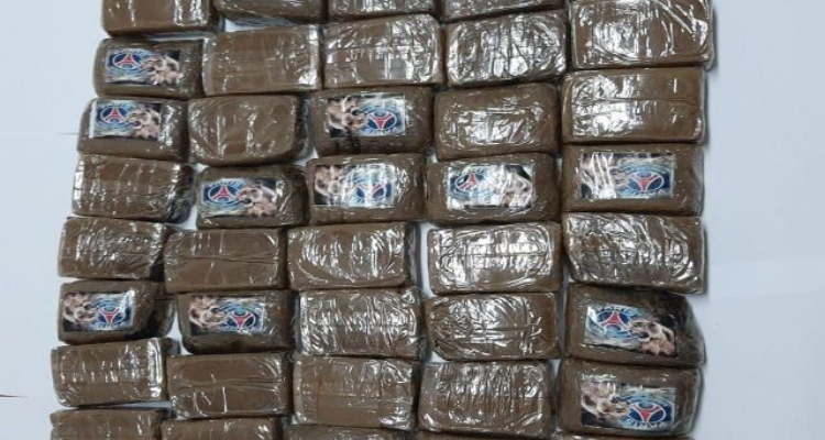سوسة : حجز 40 صفيحة ''زطلة'' بحوزة شخصين على متن سيارة
