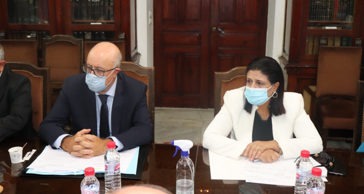 فحوى لقاء المكلفة بتسيير وزارة المالية ووزير الصناعة ومحافظ البنك المركزي