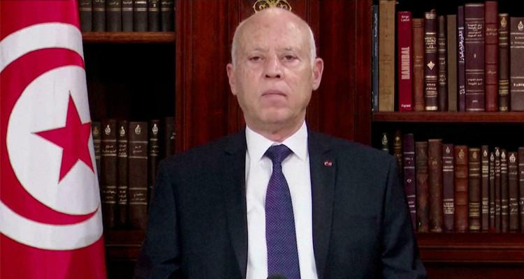قيس سعيّد: شخص بحوزته عديد القضايا يستحوذ على أرض ملك  للدولة بثمن زهيد