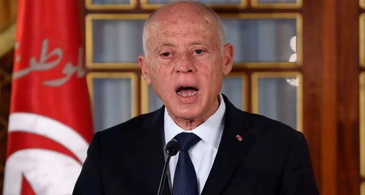 رئيس الدولة: السياسة ليست جداول أعمال بالليل