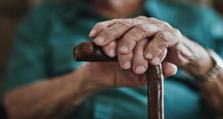 العاصمة: شاب يخدّر والدته المسنة ويستدعي أصدقائه للاعتداء عليها بالفاحشة