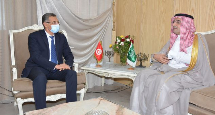 وزير الداخلية يستقبل سفير السعودية بتونس