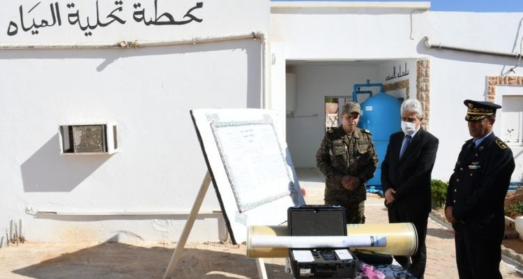 وزير الدفاع يؤدي زيارة الى القاعدة الجويّة بقابس