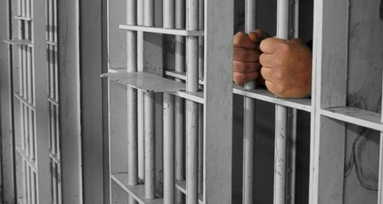 منوبة: بطاقة ايداع بالسجن في حق قيم عام تحرّش بتلميذة