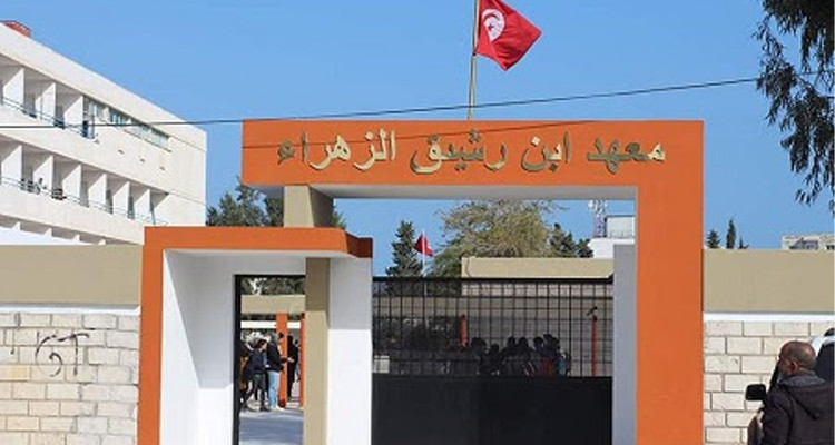 معهد الزهراء : تلميذ يعتدي على أستاذه بساطور وسكين