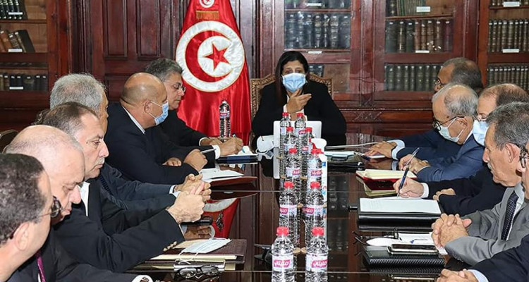 وزيرة المالية تلتقي وفدا عن منظمة الأعراف