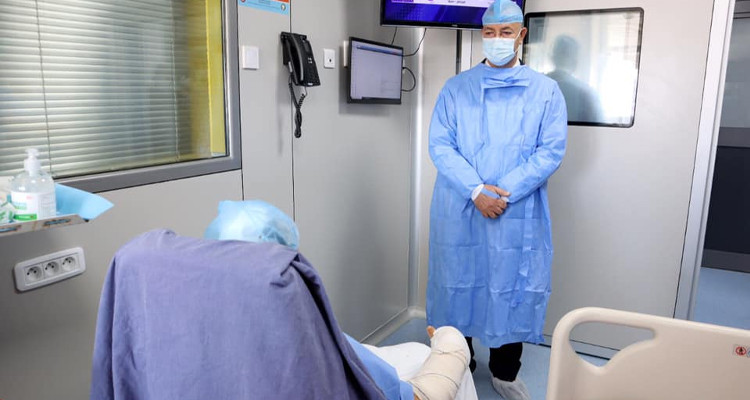 وزير الصحة يعود الأستاذ الصحبي بن سلامة