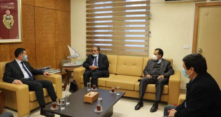 الشراكة بين الناقلتين التونسية والجزائرية محور لقاء وزير النقل والمدير العام للخطوط الجزائرية