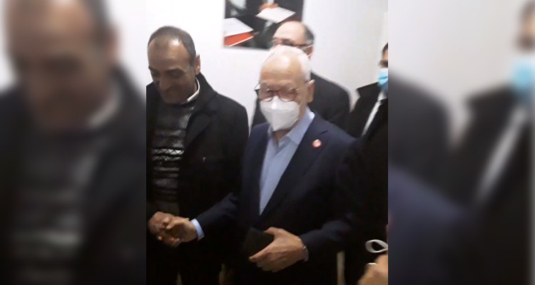 راشد الغنوشي يزور المضربين عن الطعام بمقر اعتصام ''مواطنون ضد الانقلاب''