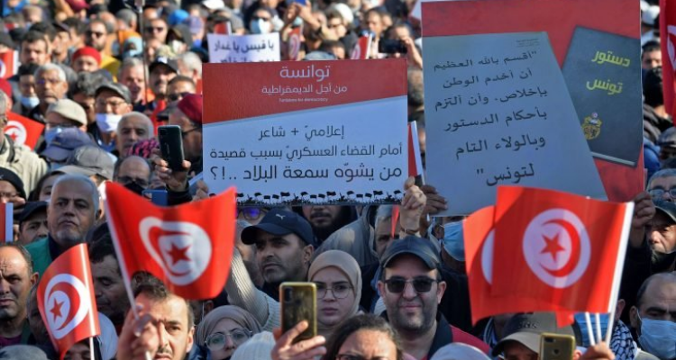 اصدار بطاقات ايداع بالسجن في حق 3 موقوفين في اعتصام ''مواطنون ضد الانقلاب''