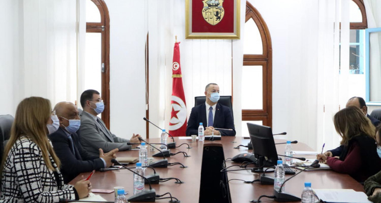علي المرابط يشرف على إجتماع بوزارة الصحة