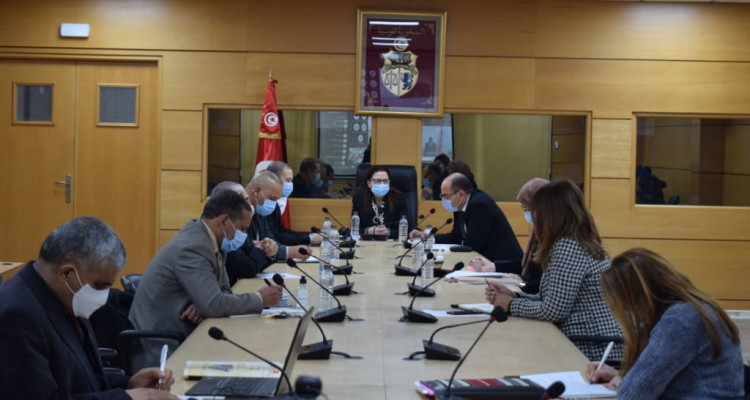 مشروع المنطقة الحرة ببنقردان محور اجتماع موسع بوزارة التجارة