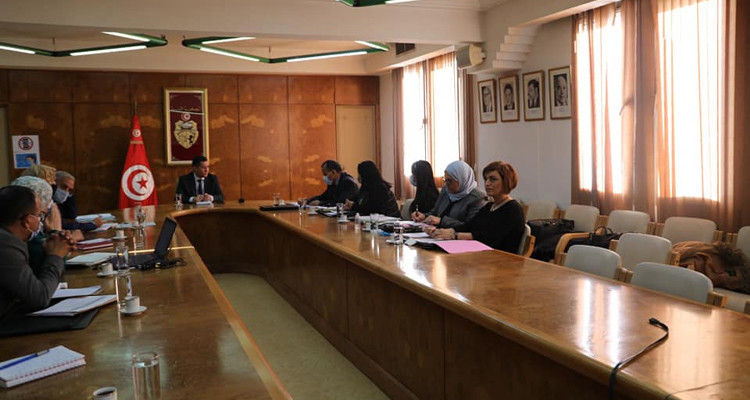 التعاقد بين ديوان الطيران المدني وشركة ''تاف''محور جلسة عمل في وزارة النقل