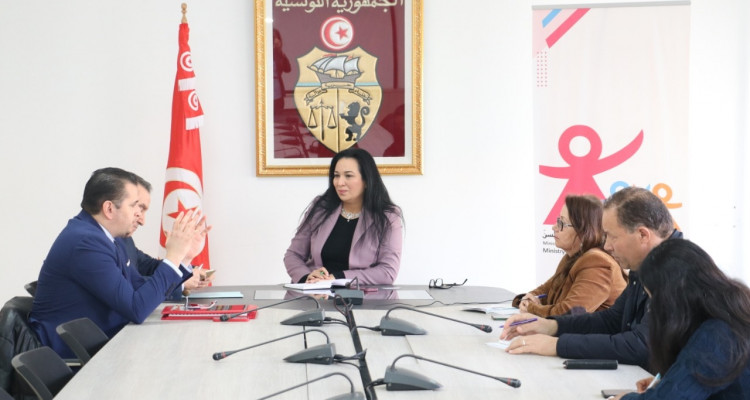 وزيرة الأسرة تلتقي رئيس جمعية دعم التعاون والصداقة بين فرنسا وتونس