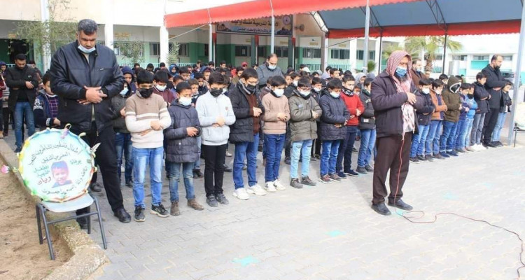 أطفال فلسطين يؤدون صلاة الغائب على روح الطفل ريان