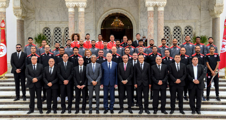 رئيس الجمهورية يستقبل المنتخب التونسي (صور)