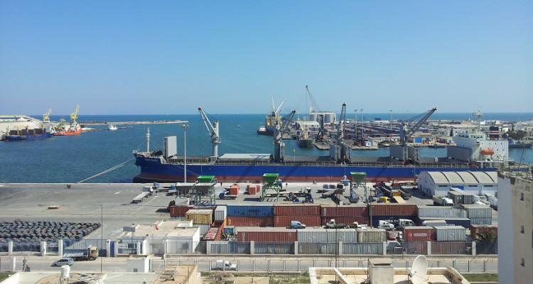 صفاقس: تعطل دخول بواخر الحبوب والبضائع المستوردة إلى الميناء التجاري