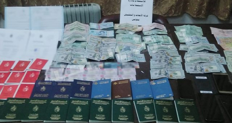 حجز 11 جواز سفر و10 بطاقات تعريف وطنية تونسية