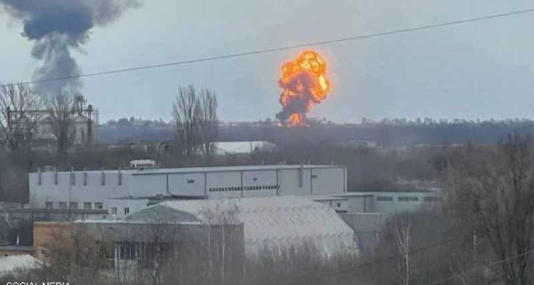 قصف روسي يدمر مطارا أوكرانيا بالكامل (فيديو)