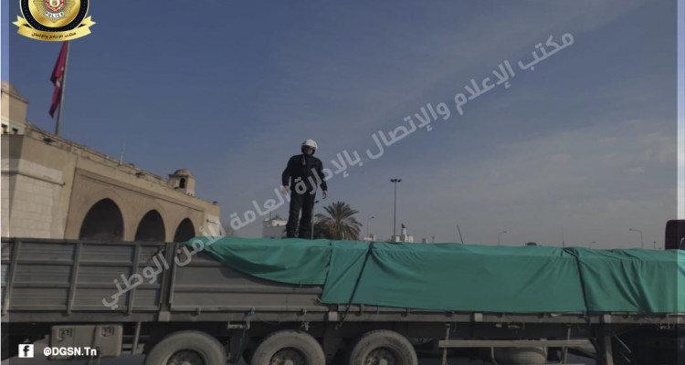 باب سعدون: ضبط شاحنة محمّلة بـ25 طنا من السكر المدعم