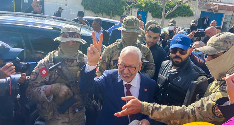راشد الغنوشي يمثل امام فرقة مكافحة الارهاب بالقرجاني