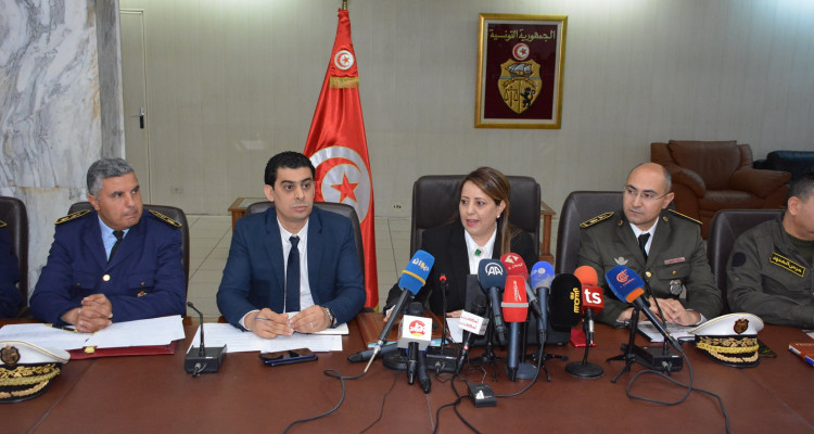 وزارة الداخلية تؤكد حيادها عن التجاذبات السياسية