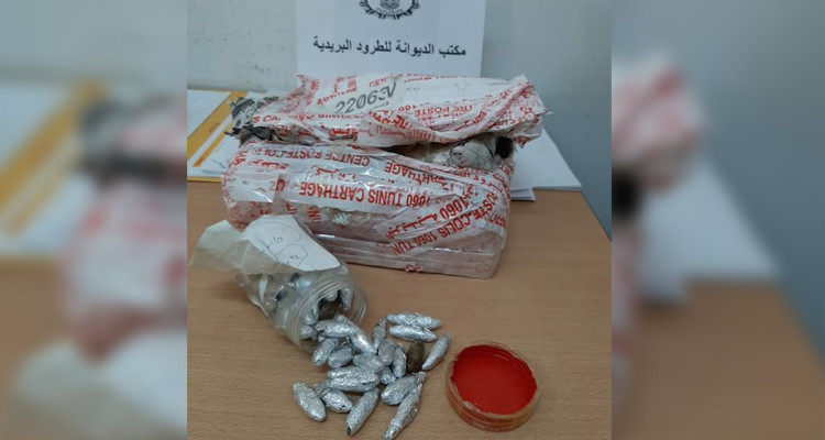 الديوانة تضبط طردا بريديا يحتوي على 45 كبسولة مخدرات